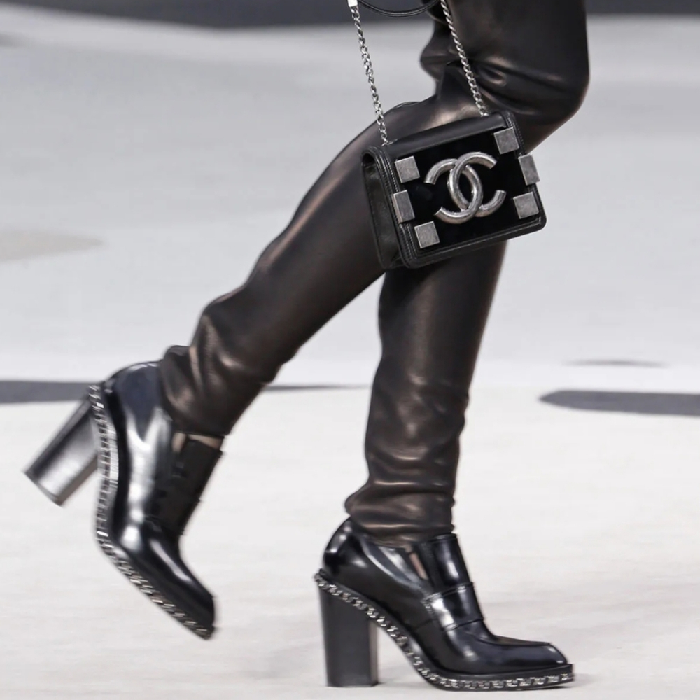 💯  Chanel Rare Chained Shoes  ❤️💯 - Picture 2 of 9